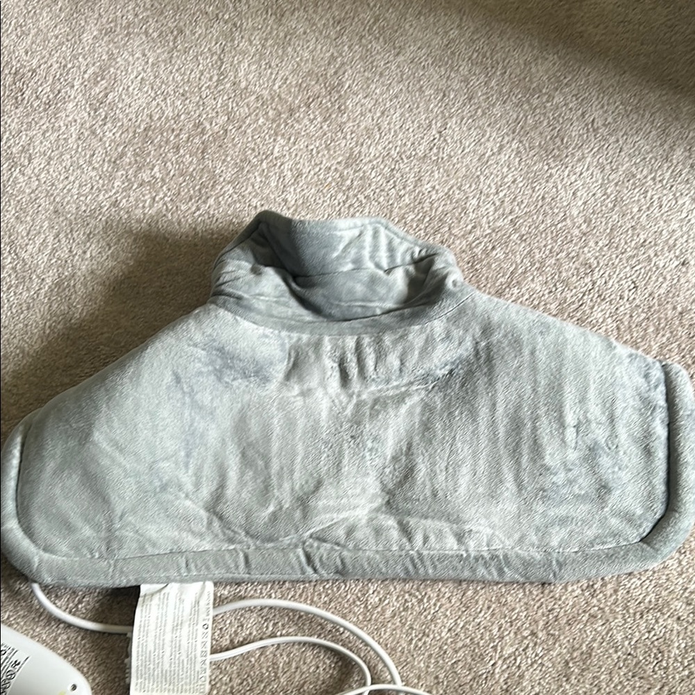 Neck and Shoulder Gray Electric Heating Pad with different levels and a timer - Picture 6 of 6